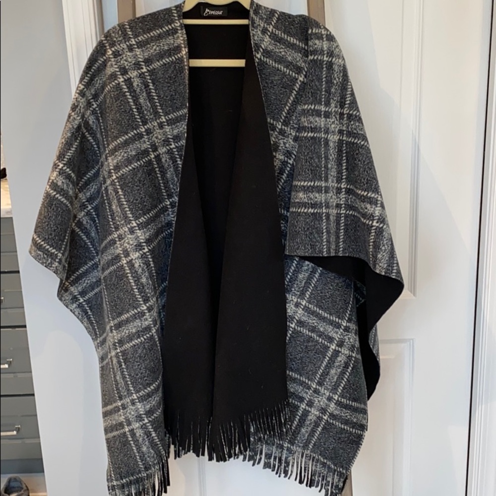 Reversible Cape - image 3